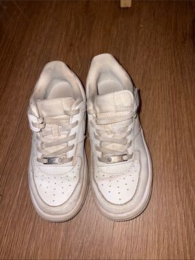Nike Off-White Low-Top Leather Sneakers